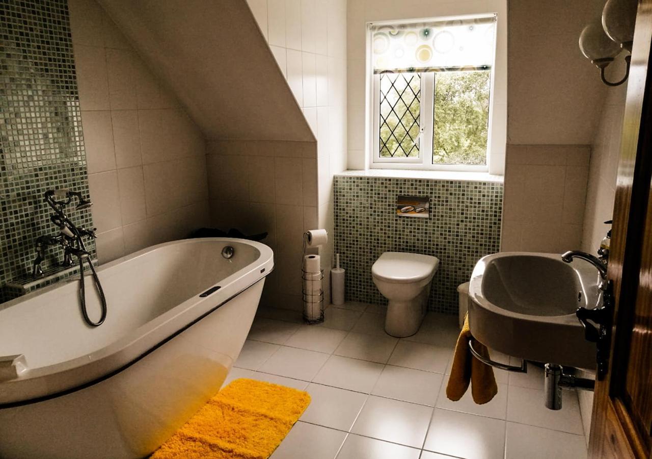 Moat Holiday Rental Lisnaskea 外观 照片